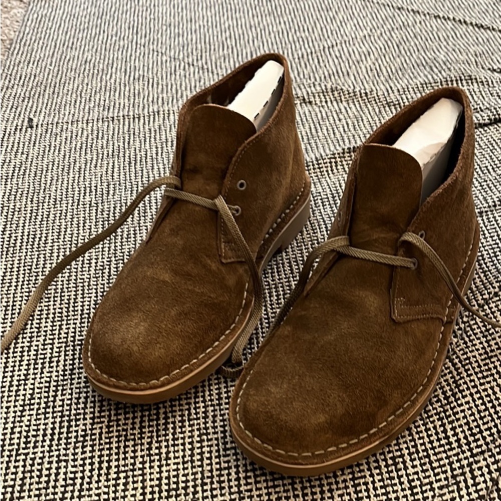 Men’s Clark’s Bushacre 2 brown suede boots, size 8.5D